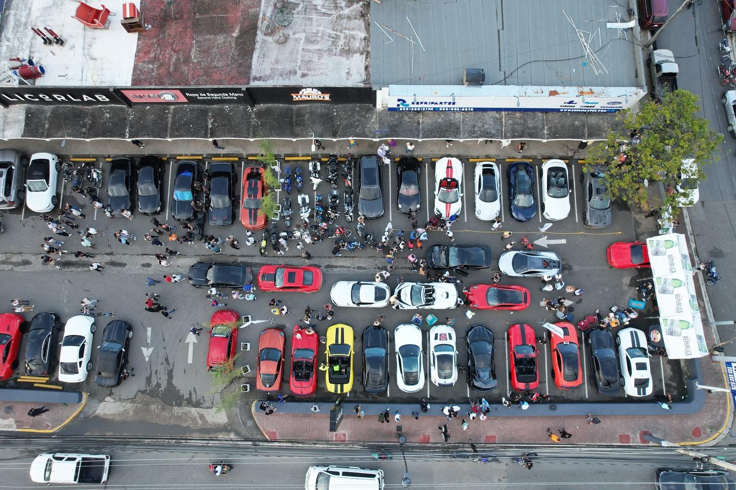 A club car meet seen from above